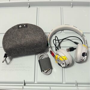 Disney Mickey Mouse Beats by Dre Over-Ear Headphones Bluetooth Case Trading Pin